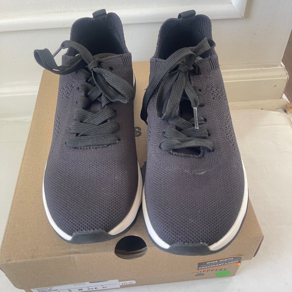 Clarks Cloudsteppers Size 10 Sneaker Circuit Tie Black Knit Womens  NIB - Picture 3 of 7